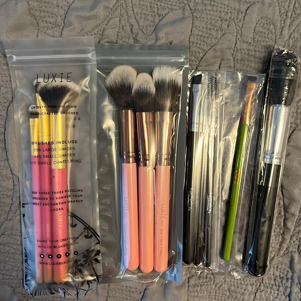 Makeup brushes